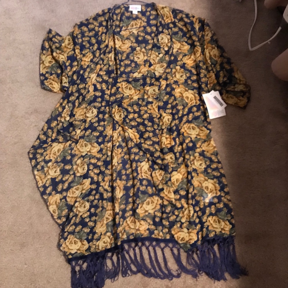 Lindsay NWOT floral small Lularoe